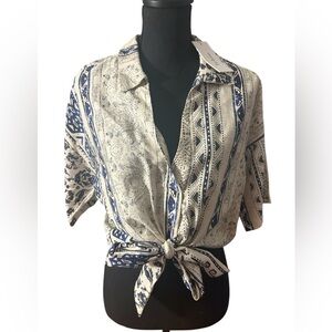 NWT - Taelynn Women’s blouse size Large